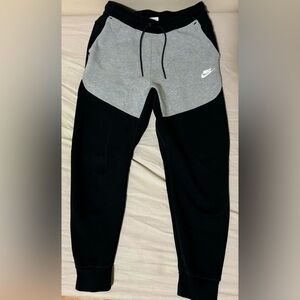 Nike Tech Fleece Joggers SIZE MEDIUM